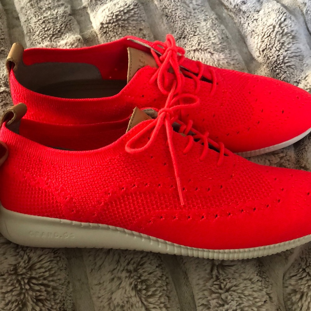 BRAND NEW- never worn Cole Hahn sneakers- Size 10